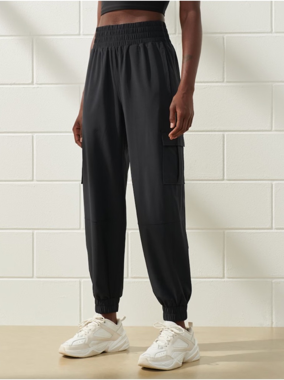 Abercrombie & Fitch Women’s YPB motionTEK Cargo Jogger in Black, Size M